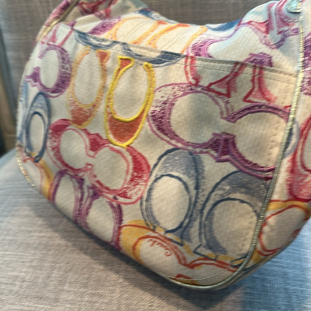 Coach multicolored pastel hobo shoulder bag/ crossbody. Style : 19020 - Picture 6 of 17